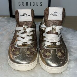 COACH Clip Low Top Sneaker Logo Sz 5B Tan Gold